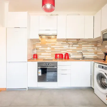 Guestready - Art-noveau Minimalism In Amora