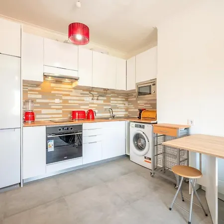 Guestready - Art-noveau Minimalism In *