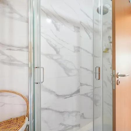 Apartament Guestready - Art-noveau Minimalism In