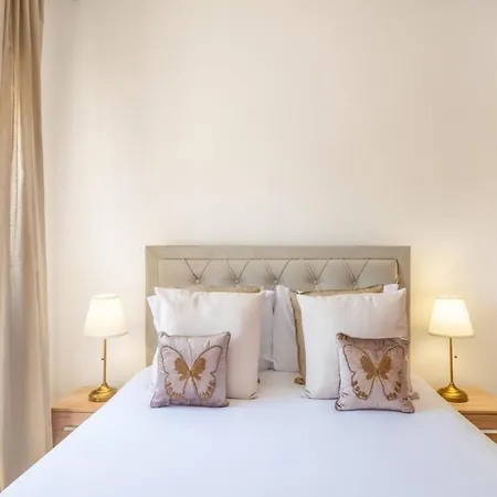 Guestready - Art-noveau Minimalism In
